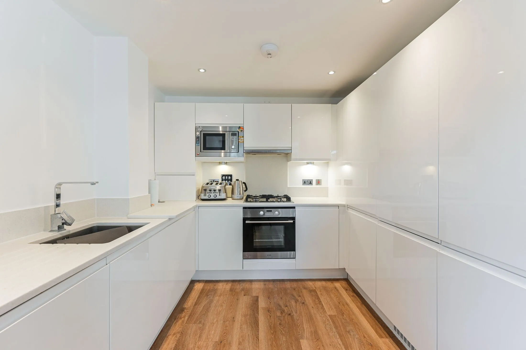 Flat Pathfield Road in Greater London