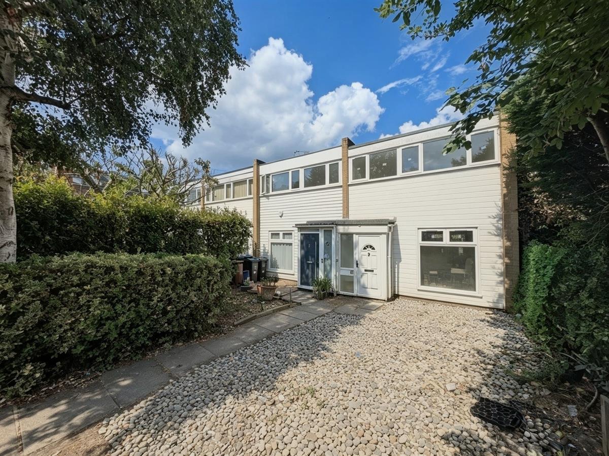 House Compton Road in Greater London