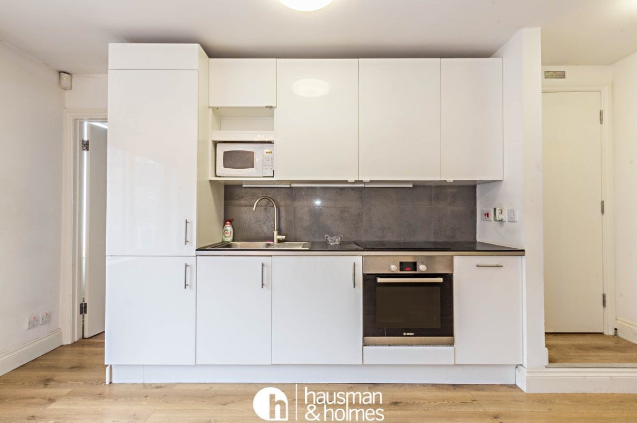 Flat Accommodation Road in Greater London