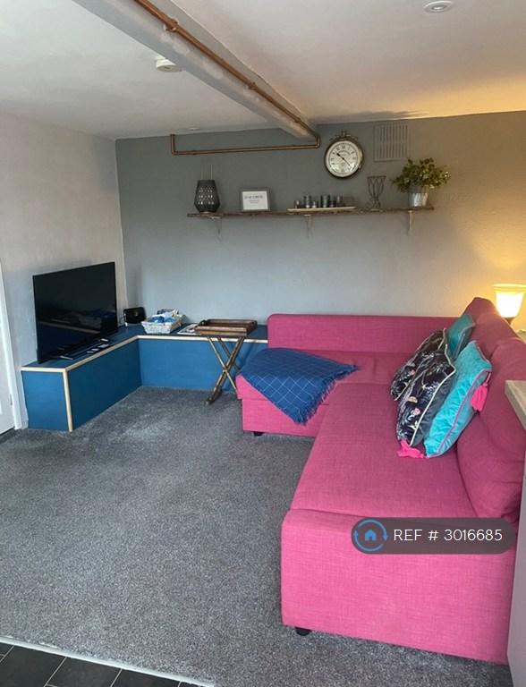 Flat Midwood Avenue in Bournemouth