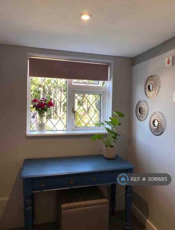 Flat Midwood Avenue in Bournemouth