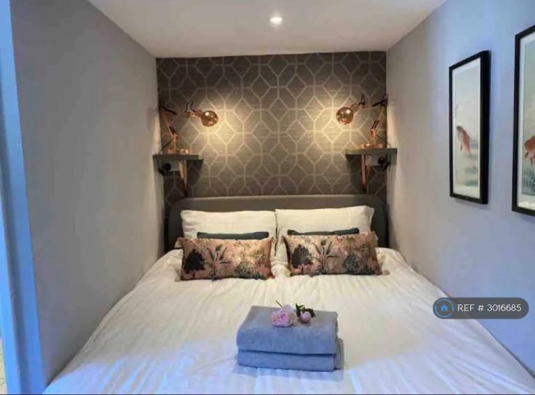 Flat Midwood Avenue in Bournemouth