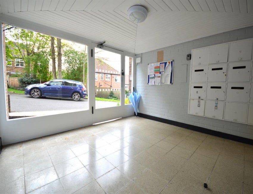 Flat St Martin's Avenue in Cheadle