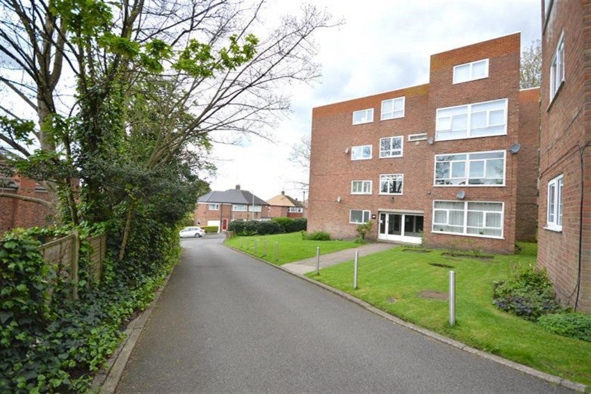 Flat St Martin's Avenue in Cheadle