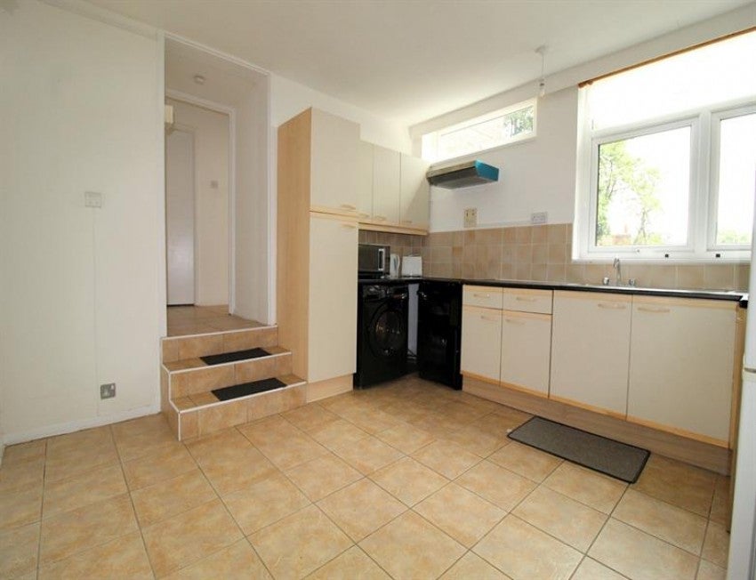 Flat St Martin's Avenue in Cheadle