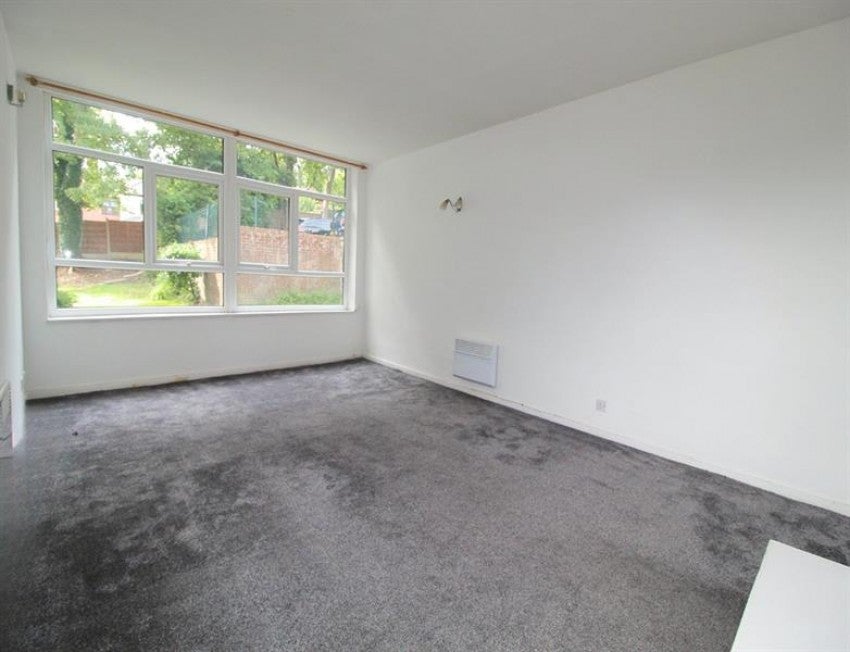 Flat St Martin's Avenue in Cheadle