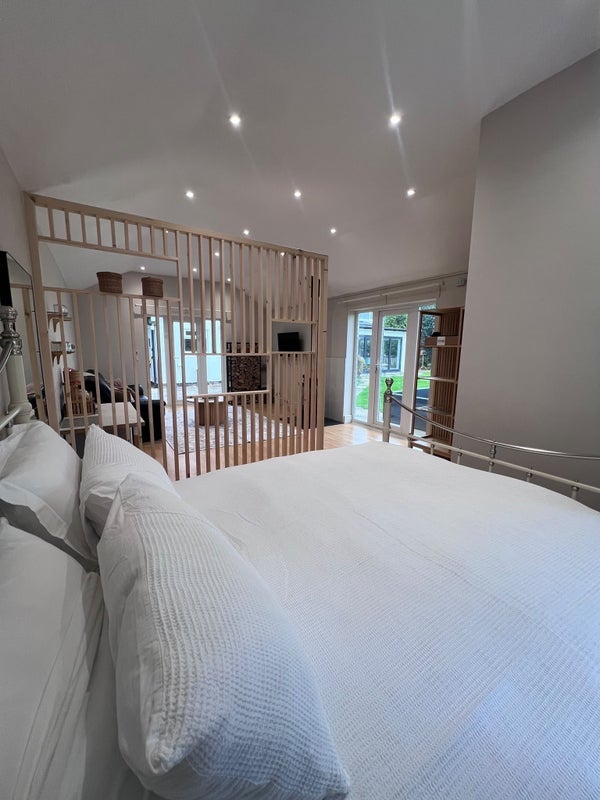 Room London Road in Allostock