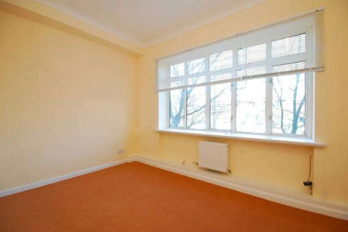 Flat Warren Street in Greater London