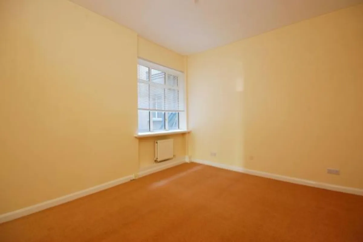 Flat Warren Street in Greater London