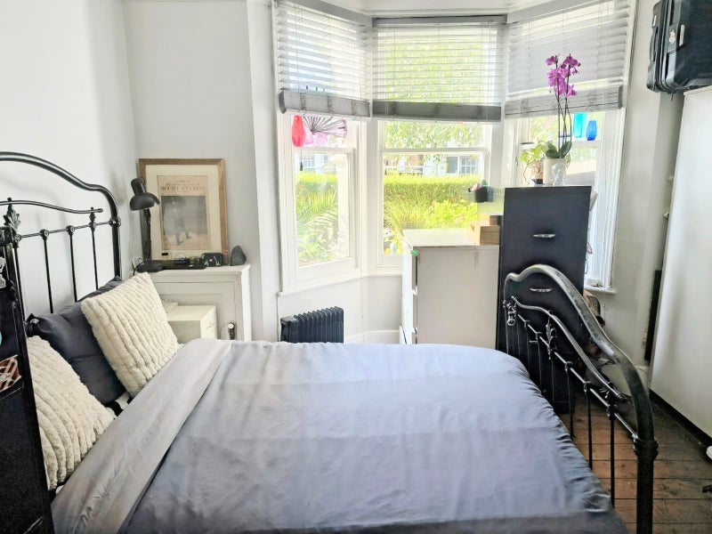 Room Elthorne Park Road in Greater London