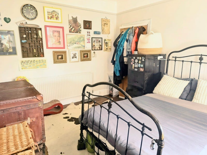 Room Elthorne Park Road in Greater London