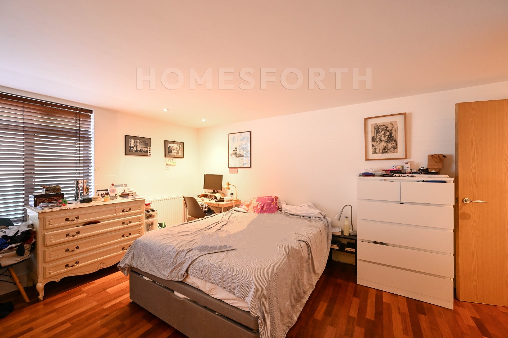 Flat Okehampton Road in Greater London