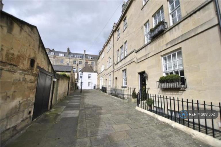 Flat Barton Buildings in Bath