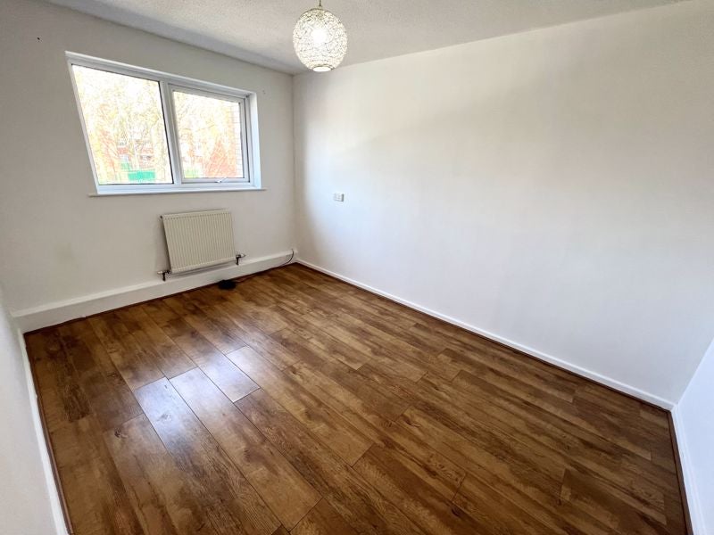 Flat Madeira Place in Salford