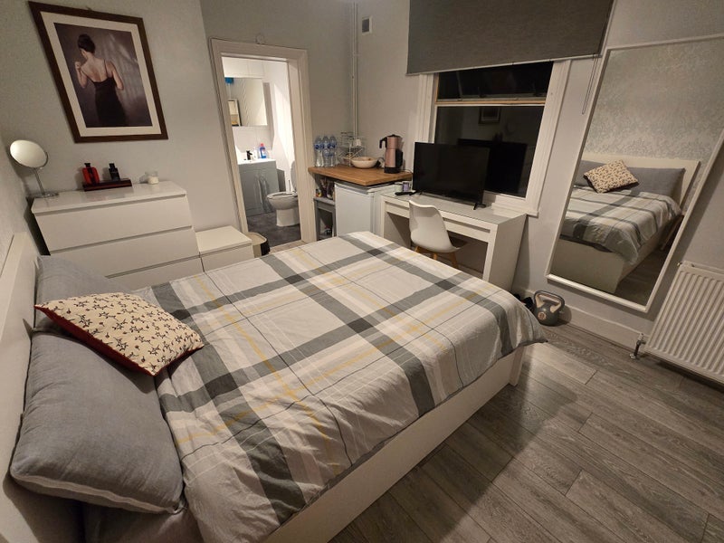 Room Kingston Road in Greater London