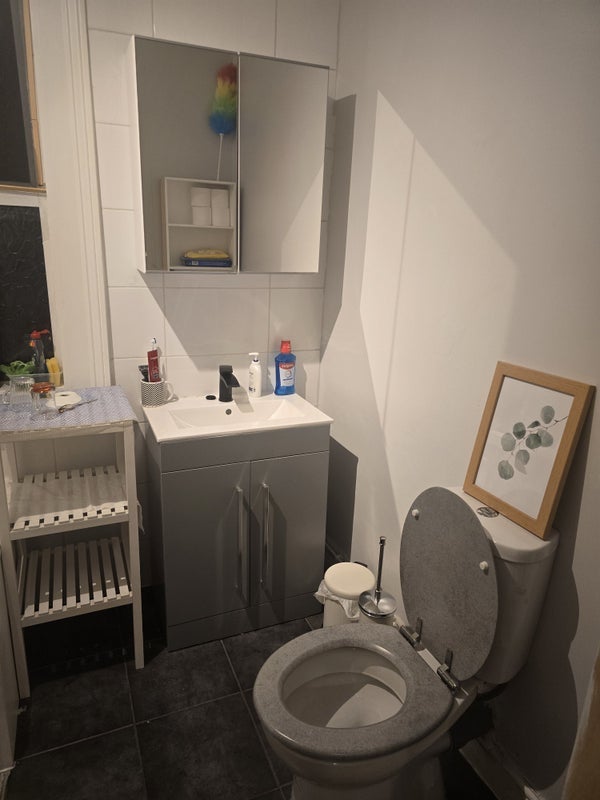 Room Kingston Road in Greater London