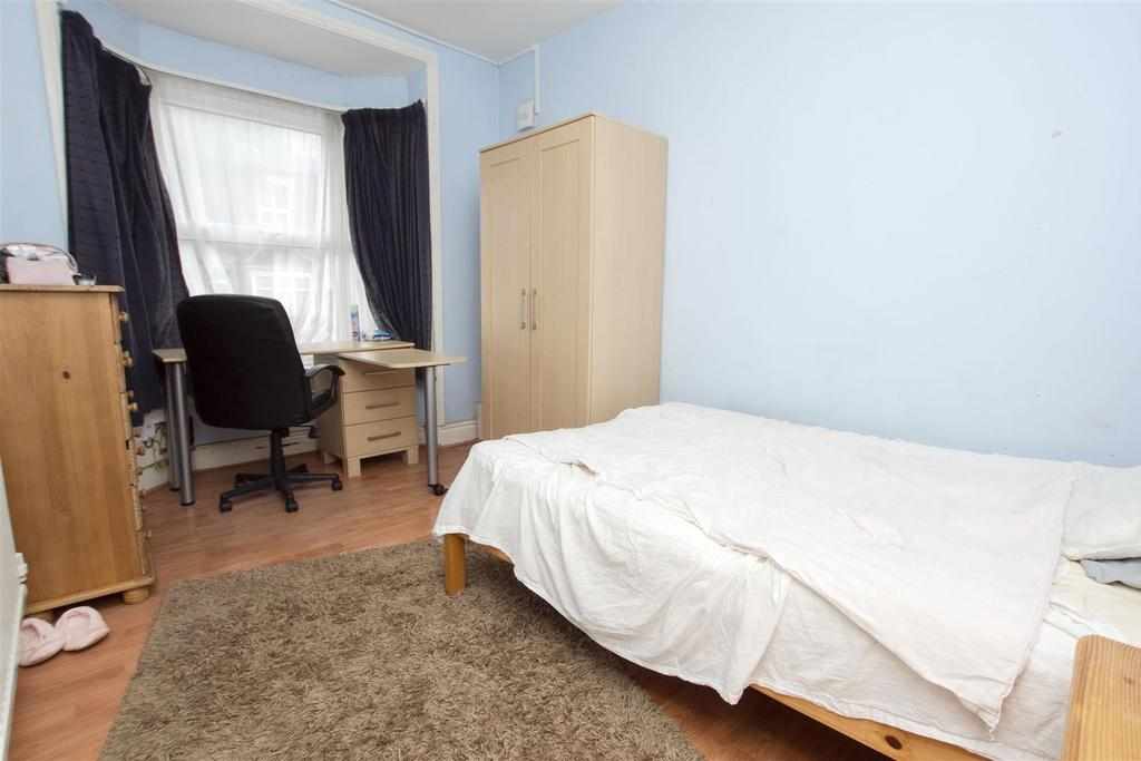 Flat Tiverton Road in Birmingham