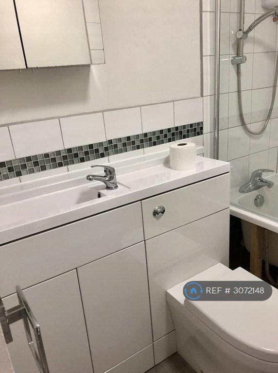 Flat Davos Close in Woking