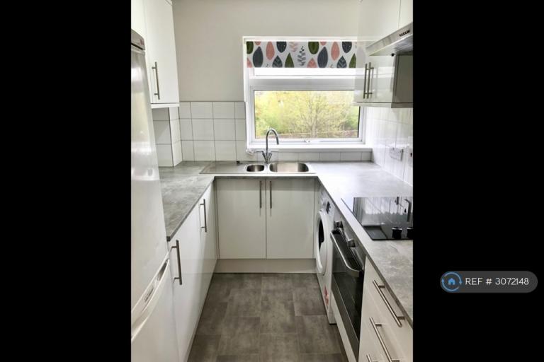 Flat Davos Close in Woking