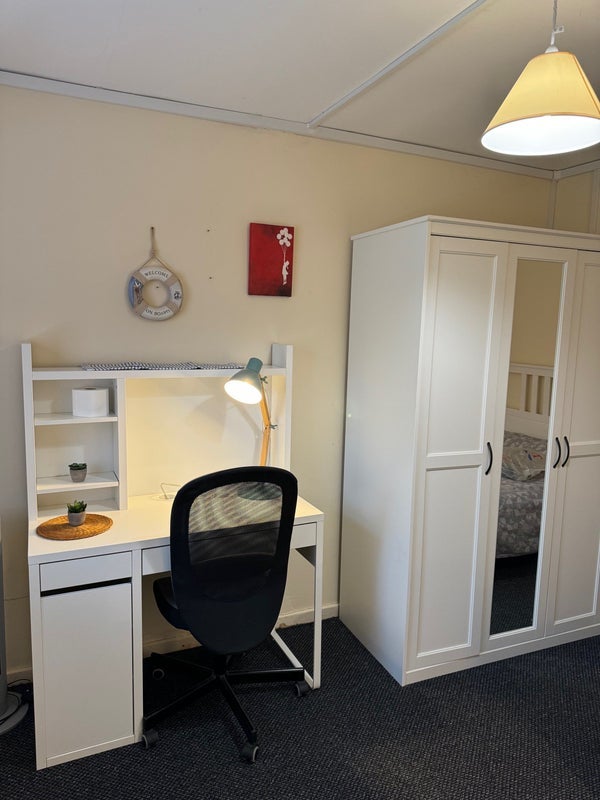 Room Ventnor Avenue in Birmingham