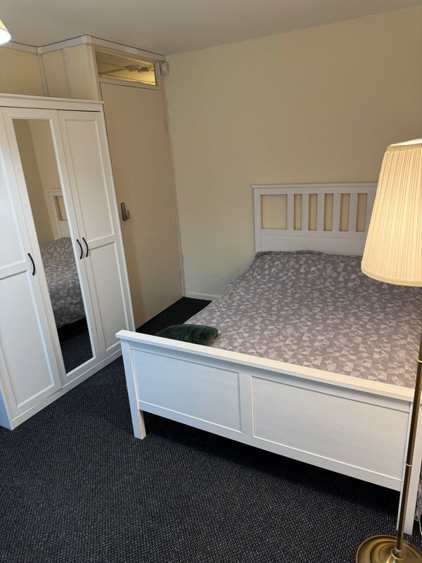 Room Ventnor Avenue in Birmingham