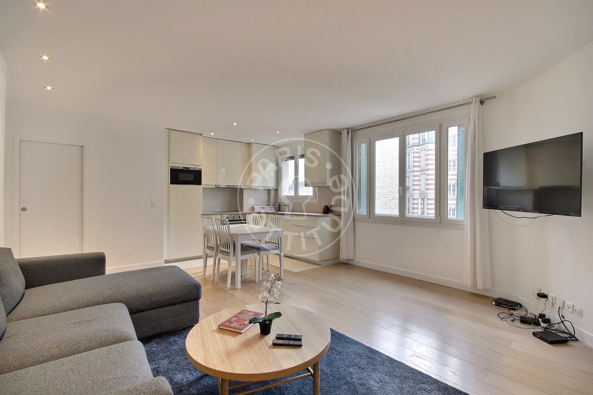 Flat Rue Decamps in Paris