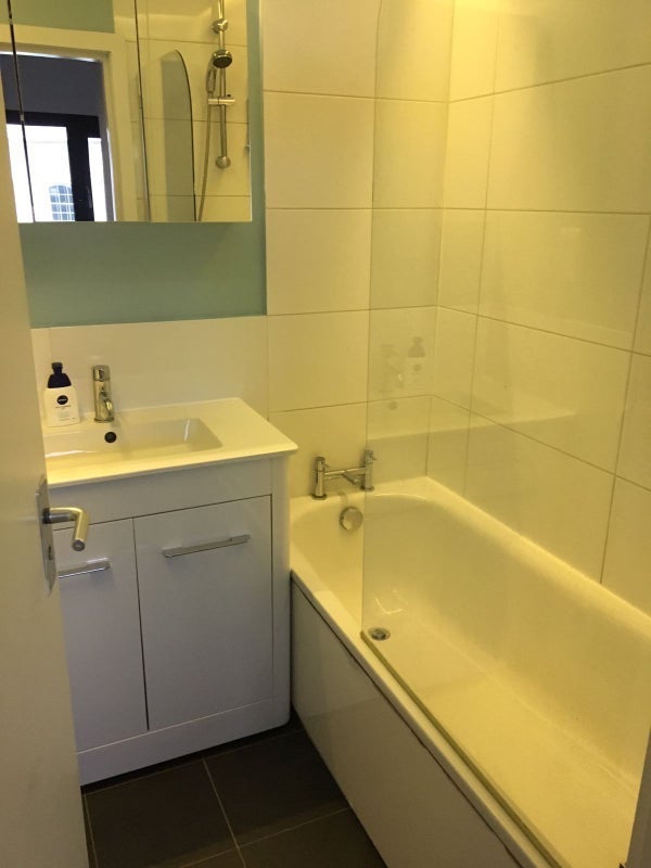 Flat Ann Lane in Greater London