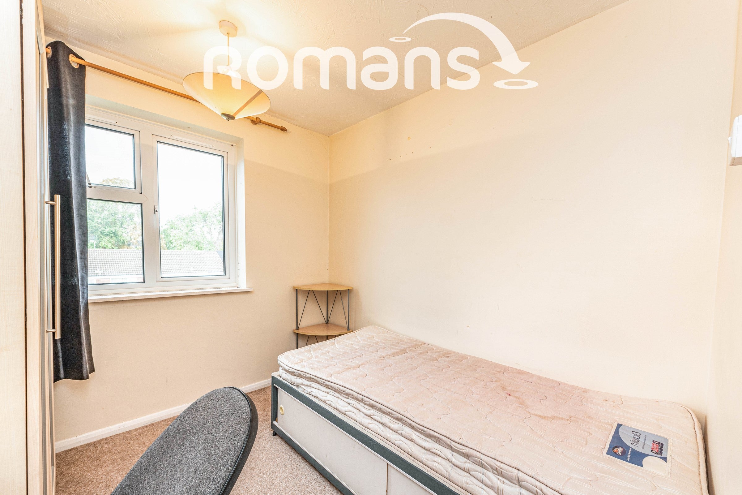 Flat Langdale Gardens in Earley