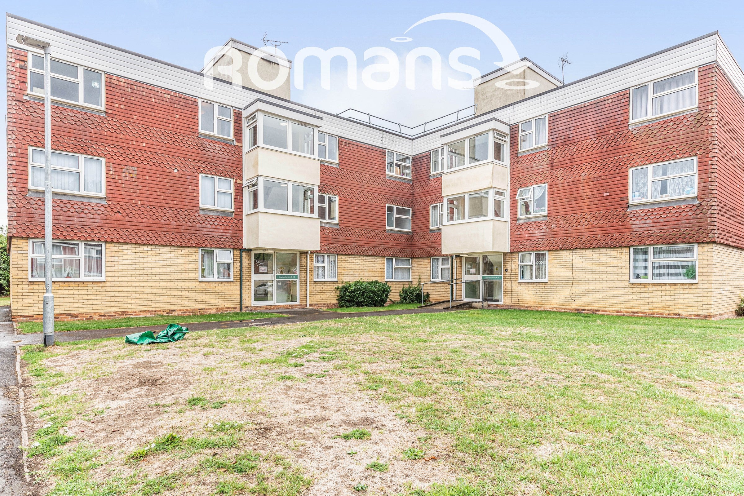 Flat Langdale Gardens in Earley