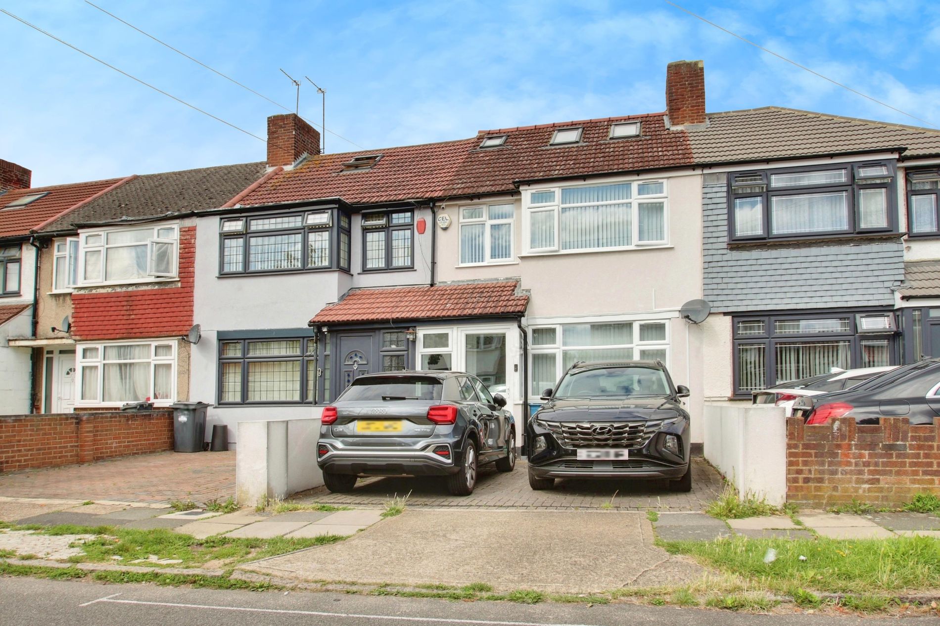 House Hadley Gardens in Greater London