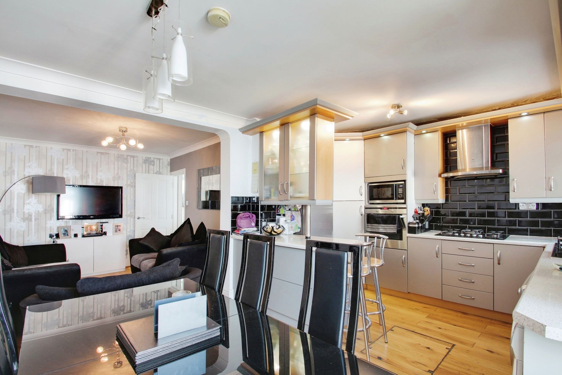 House Hadley Gardens in Greater London