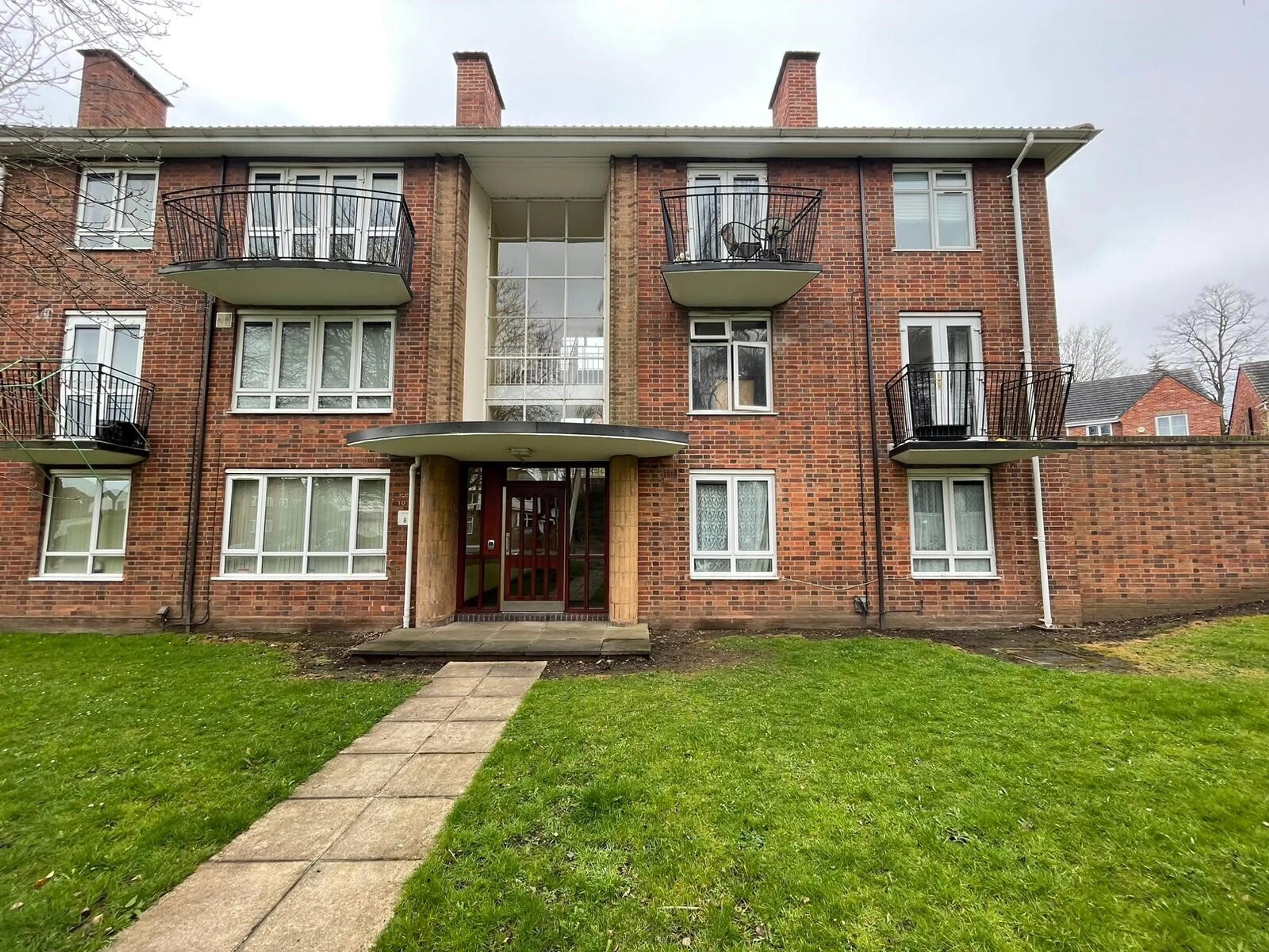Flat Merridale Court in Wolverhampton