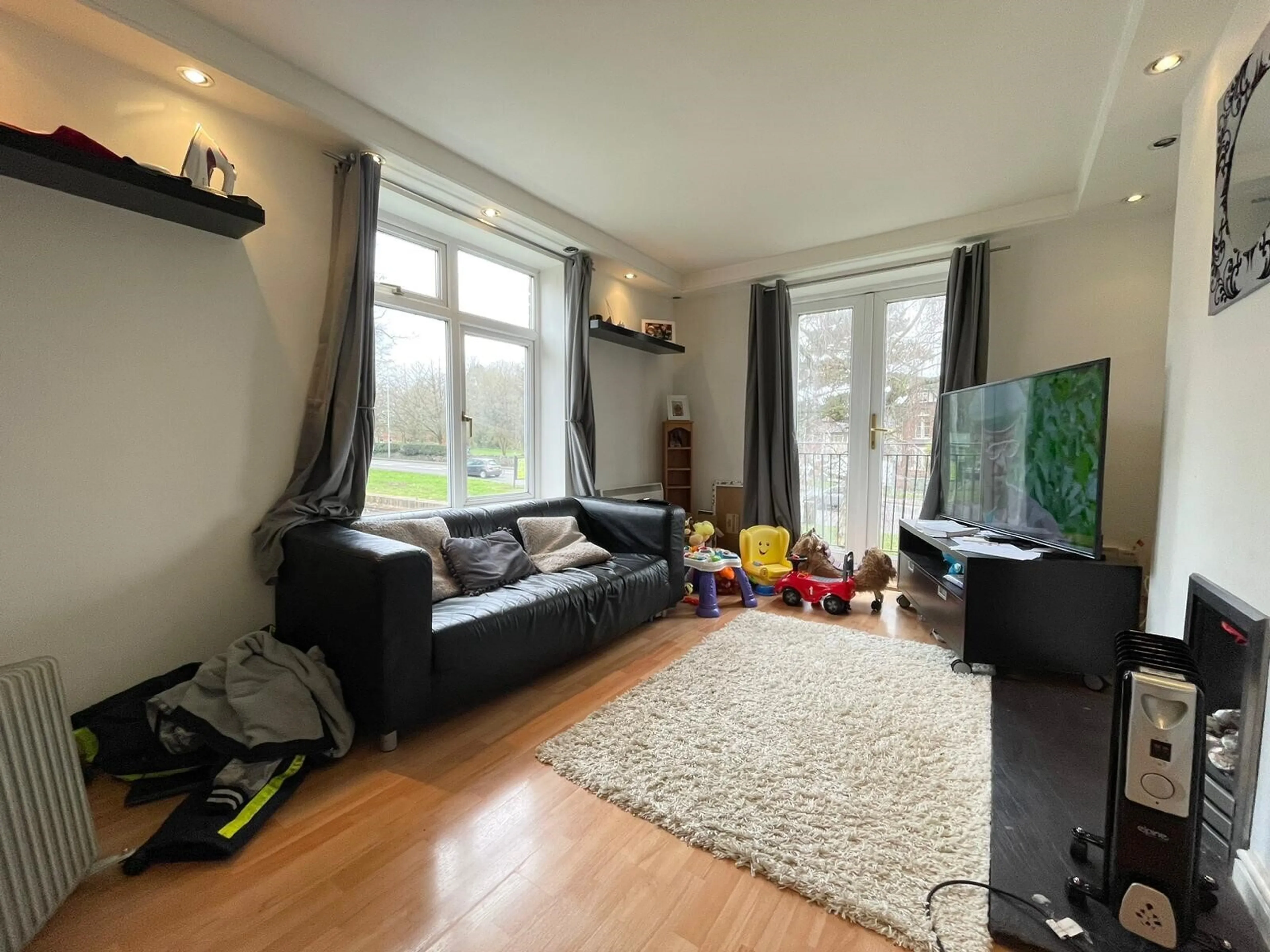 Flat Merridale Court in Wolverhampton