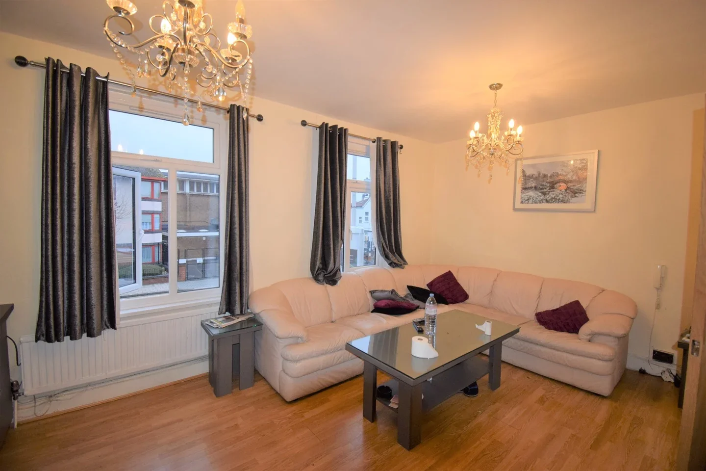 Flat Beehive Lane in Greater London
