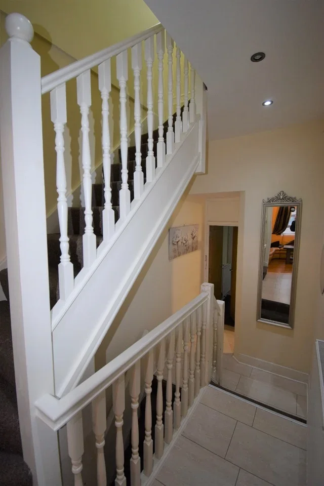 Flat Beehive Lane in Greater London