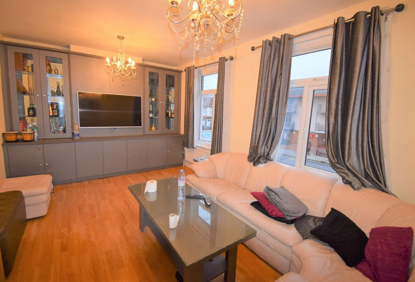 Flat Beehive Lane in Greater London