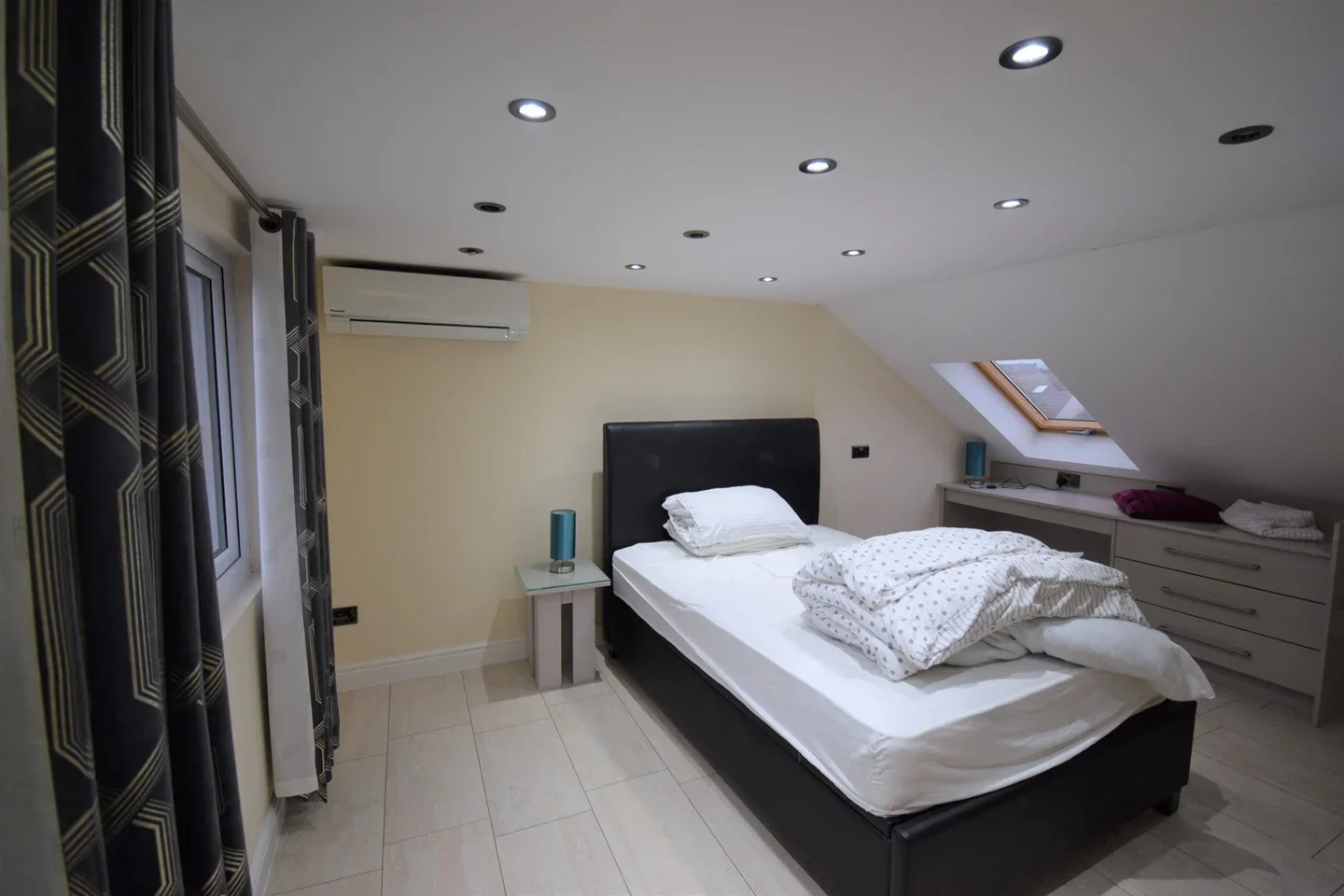 Flat Beehive Lane in Greater London
