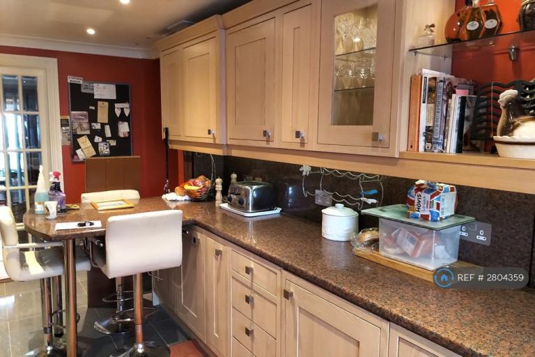 Room Howerts Close in Southampton