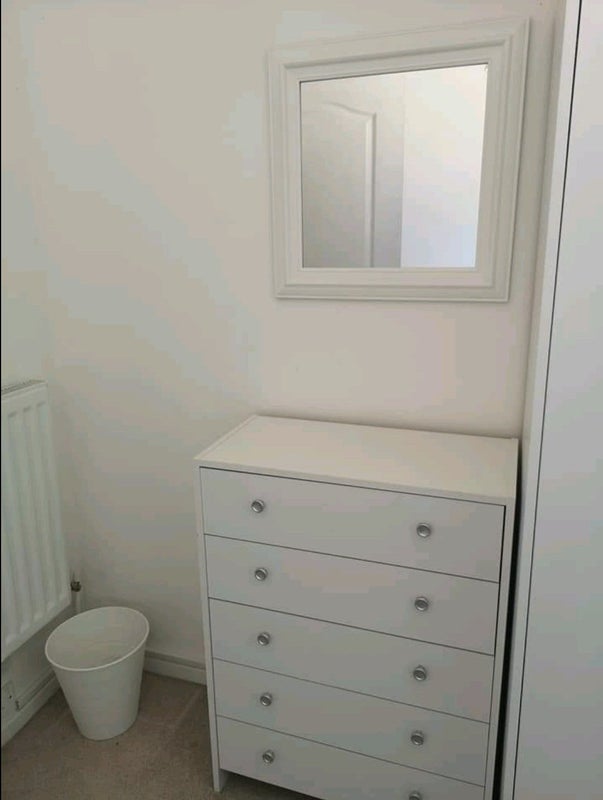 Room Wensleydale in Crawley