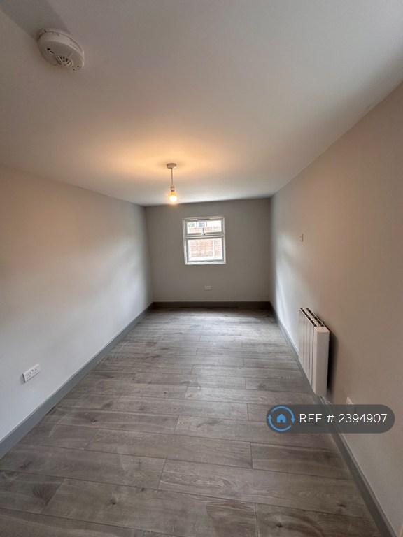 Flat Bennetts Avenue in Greater London