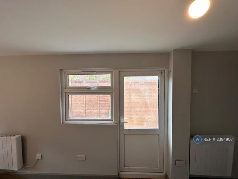 Flat Bennetts Avenue in Greater London