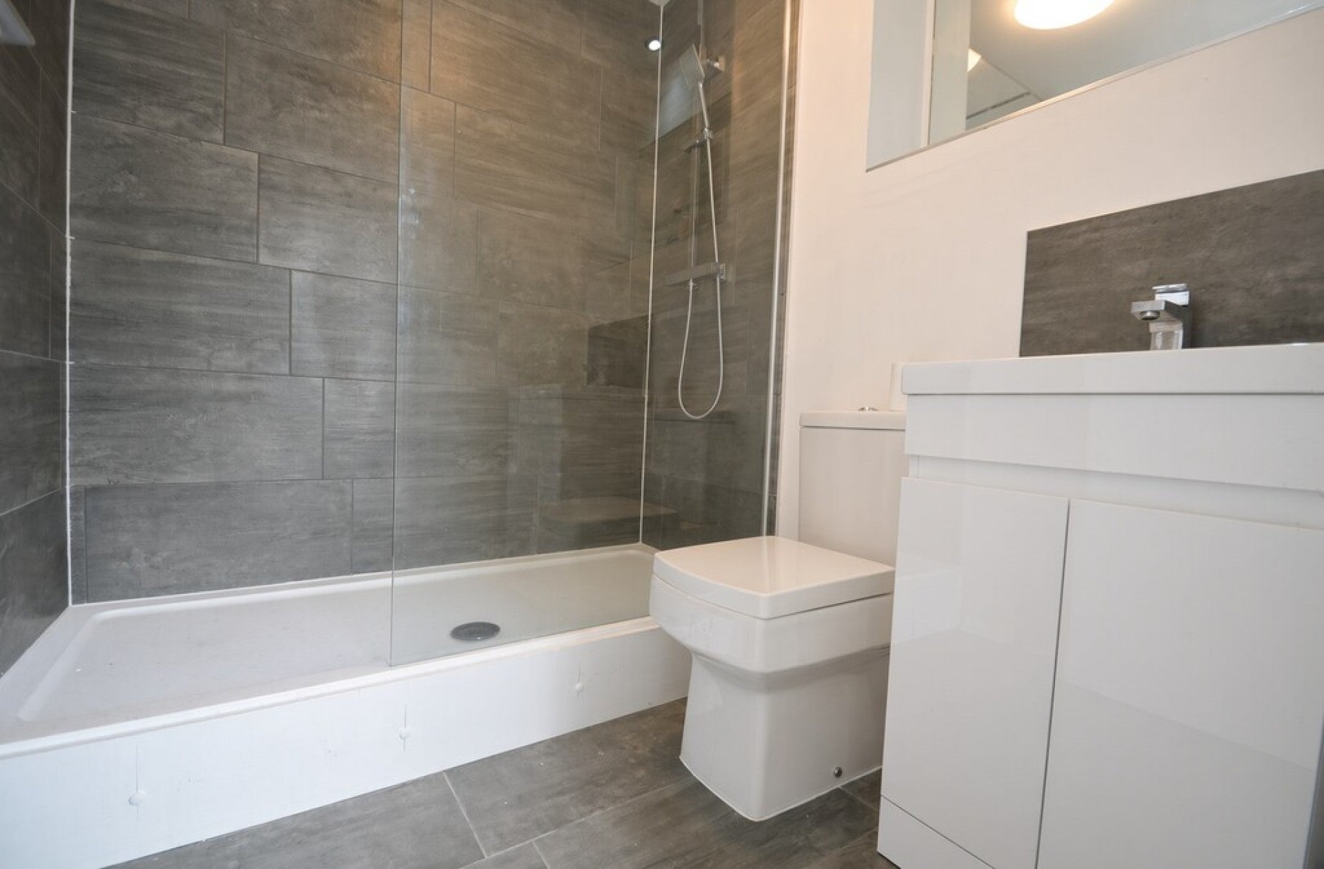 Flat Grafton Court in Greater London