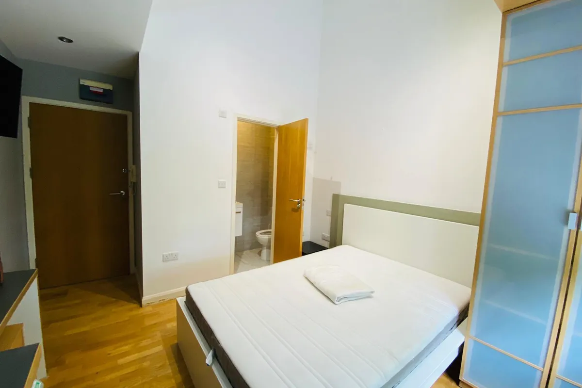 Flat Queensborough Terrace in City of Westminster