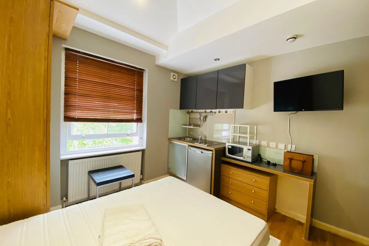 Flat Queensborough Terrace in City of Westminster