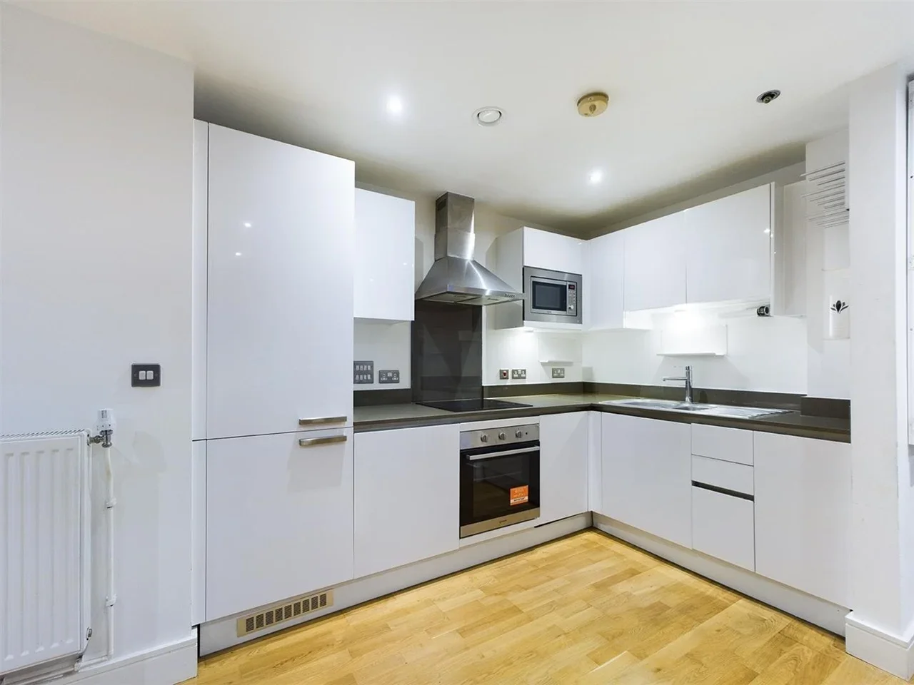 Flat Dowells Street in Greater London