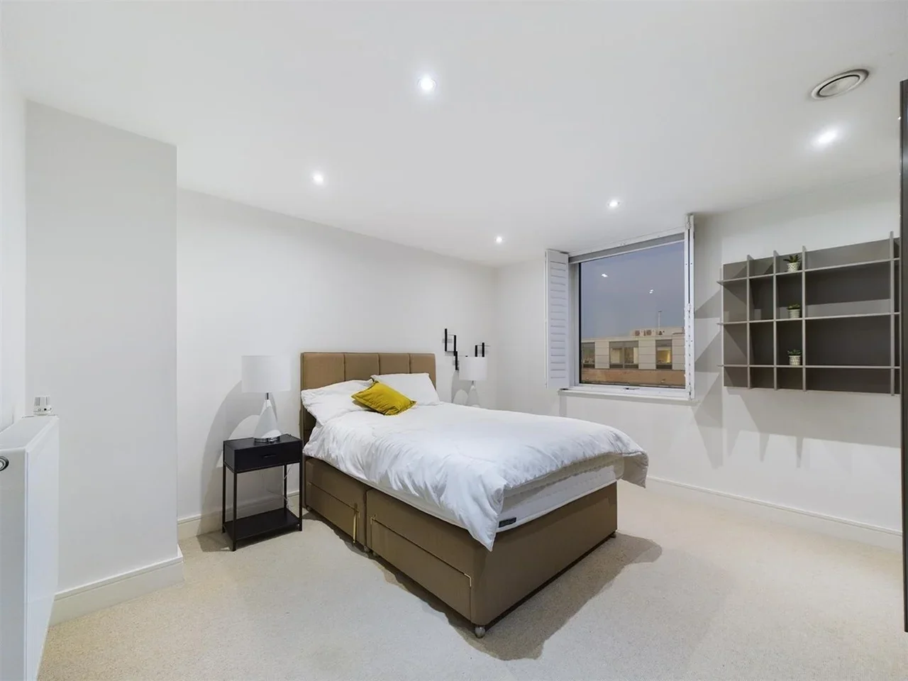 Flat Dowells Street in Greater London