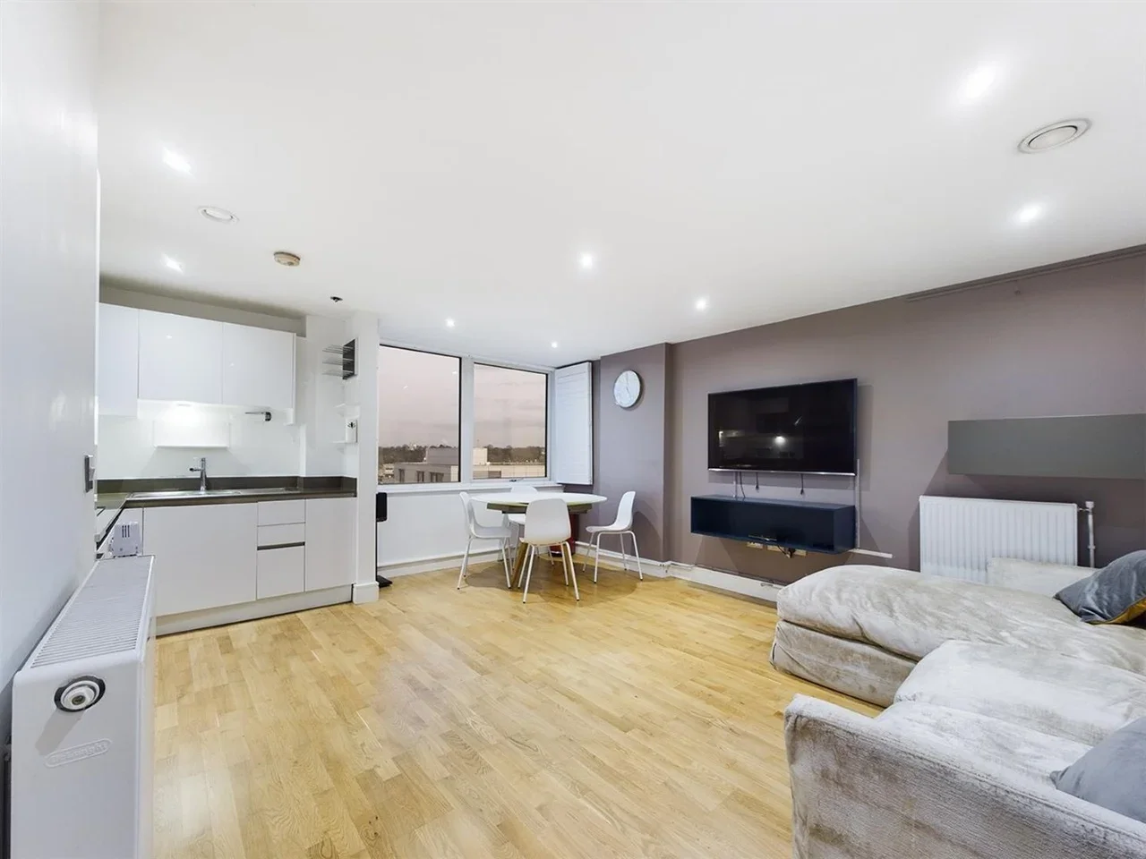 Flat Dowells Street in Greater London
