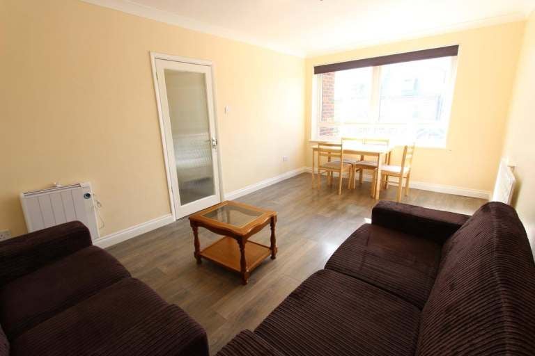 Flat Friern Park in Greater London