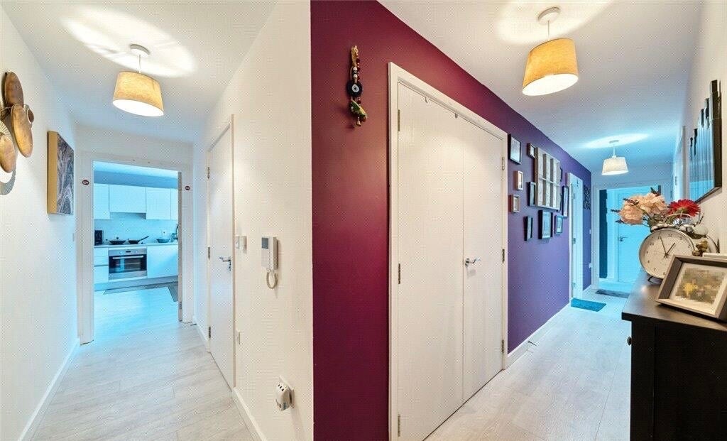 Flat Harrow View in Greater London