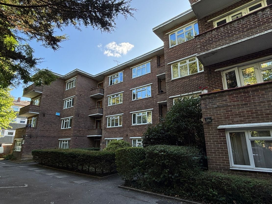 Flat Hulse Road in Southampton